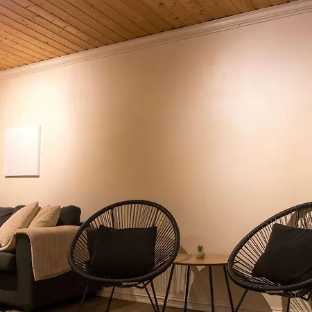 Charming 2br Wi-fi & Heater *