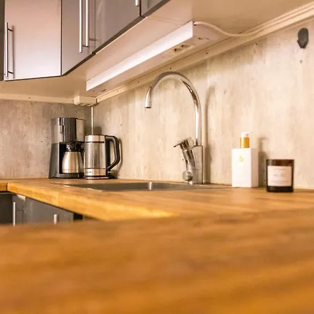 Charming 2br Wi-fi & Heater Leilighet *