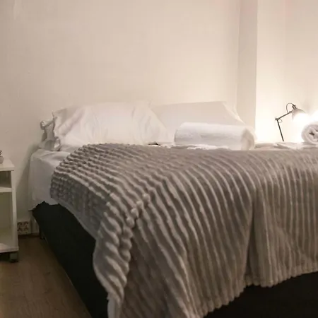 Charming 2br Wi-fi & Heater *